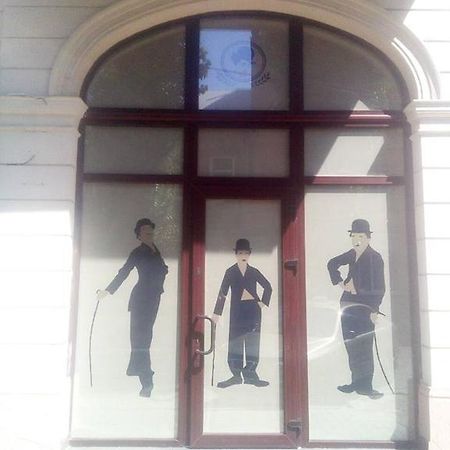 ホテルChaplin リヴィウ エクステリア 写真